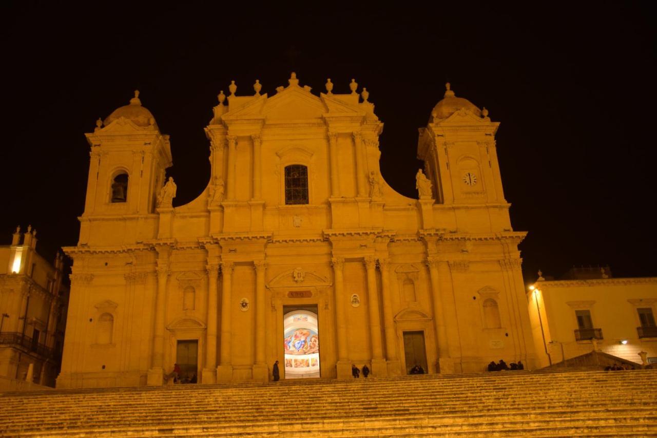 Happy Holidays Noto Extérieur photo
